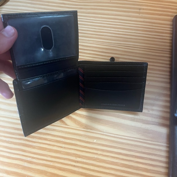 Tommy Hilfiger wallet - Picture 3 of 3